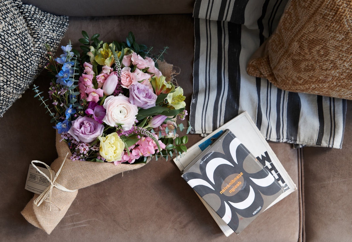 Send a stunning bouquet of birthday flowers