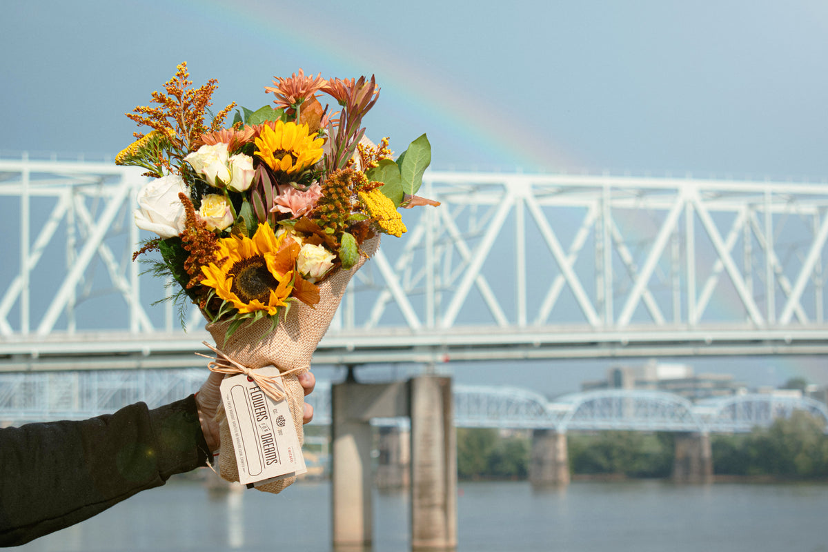 Cincinnati, Ohio flower next-day delivery of locally crafted flowers and plants