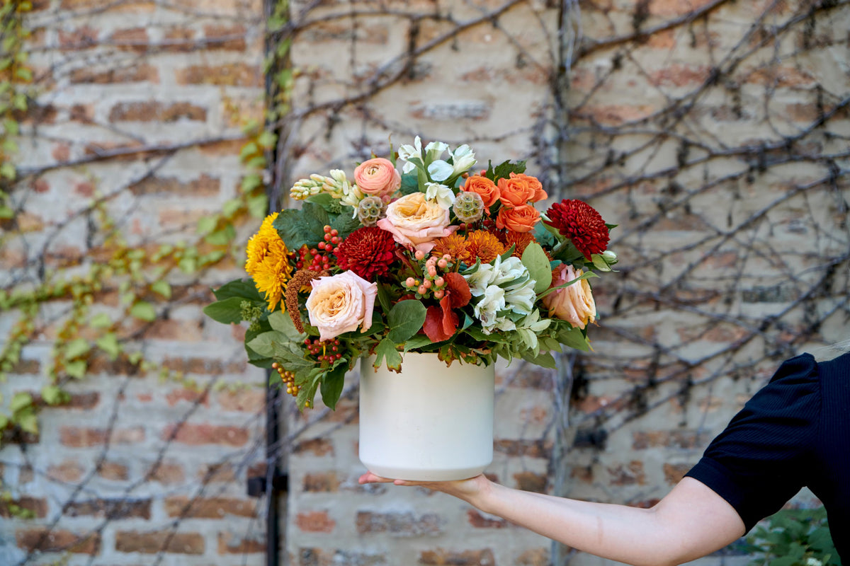 Des Moines, Iowa flower next-day delivery of locally crafted flowers and plants